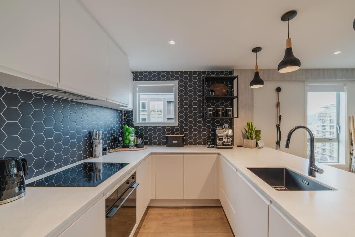 Penthouse Perfection - 2Br Elegance On Worcester St Christchurch Eksteriør bilde