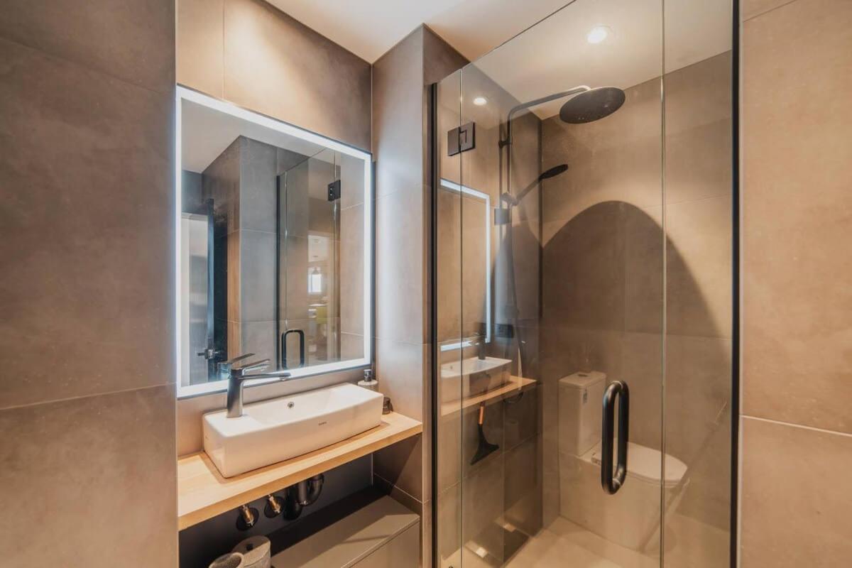 Penthouse Perfection - 2Br Elegance On Worcester St Christchurch Eksteriør bilde