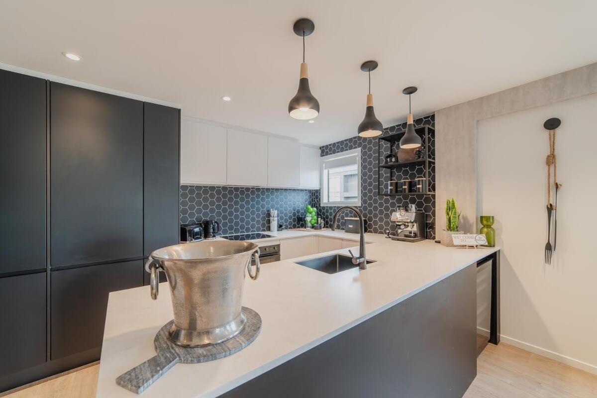 Penthouse Perfection - 2Br Elegance On Worcester St Christchurch Eksteriør bilde