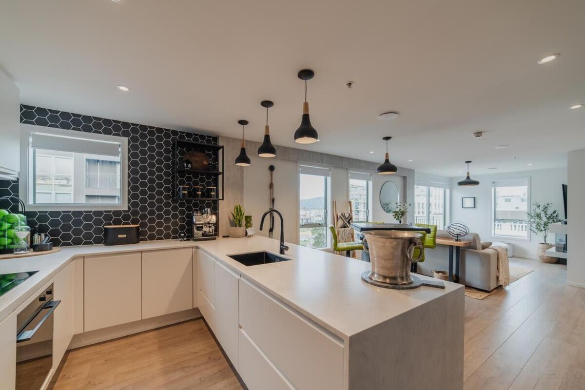 Penthouse Perfection - 2Br Elegance On Worcester St Christchurch Eksteriør bilde